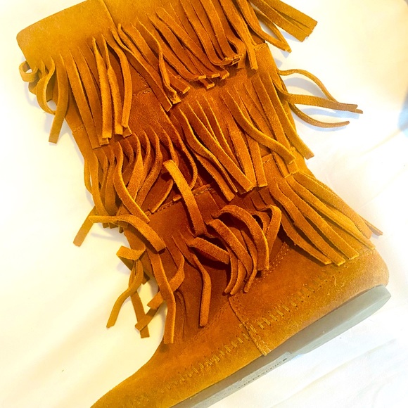 Minnetonka 3 Layer Fringe Suede Boot - Picture 3 of 8